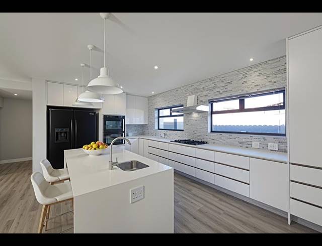 4 BEDROOM HOUSE FOR SALE IN LANGEBAAN COUNTRY ESTATE